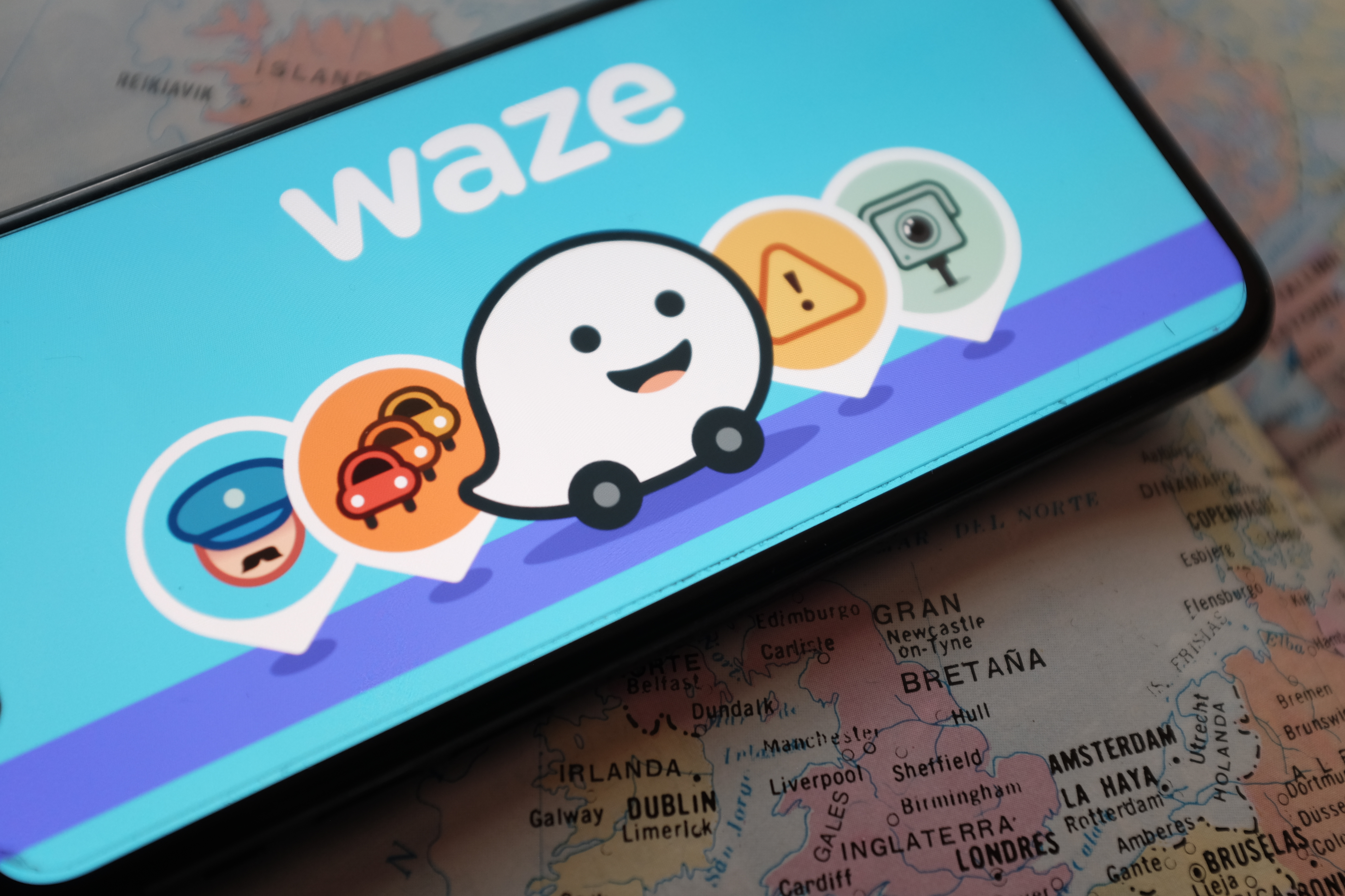 Η εφαρμογή Waze στο τηλέφωνο