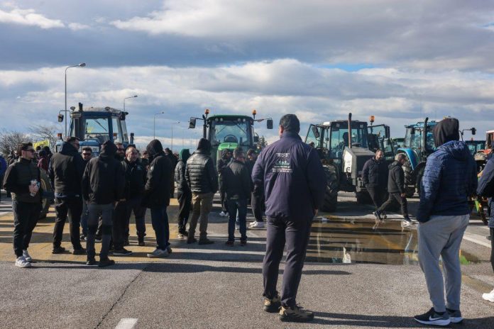 «Αγρότες Ξανά στο Τραπέζι του Διαλόγου: Το Μπλόκο Τέλειωσε – Ανοίγουν οι Δρόμοι!»