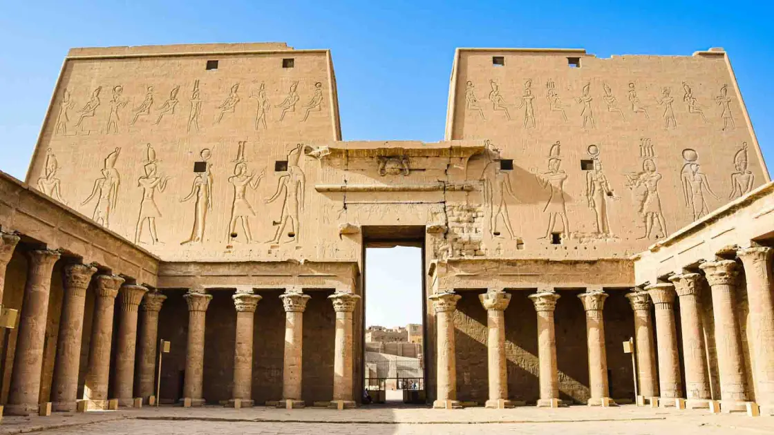 «Ανακαλύψτε τον Ναό του Καρνάκ: Η Αρχαία Ιδέα μιας Γης που Γεννιέται από το Χάος!»