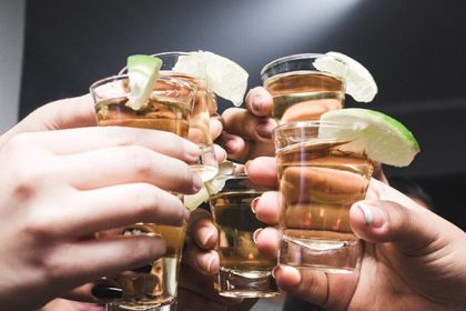 «Απίστευτο αλλά Αληθινό: Ένα μόνο ποτό καθημερινά μπορεί να εκτοξεύσει τον κίνδυνο καρκίνου του στόματος!»