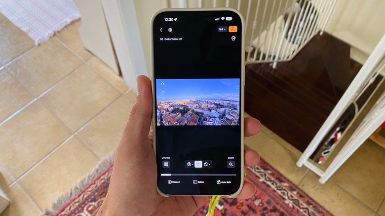Εφαρμογή Antigravity που τρέχει σε iPhone 17 Pro Max