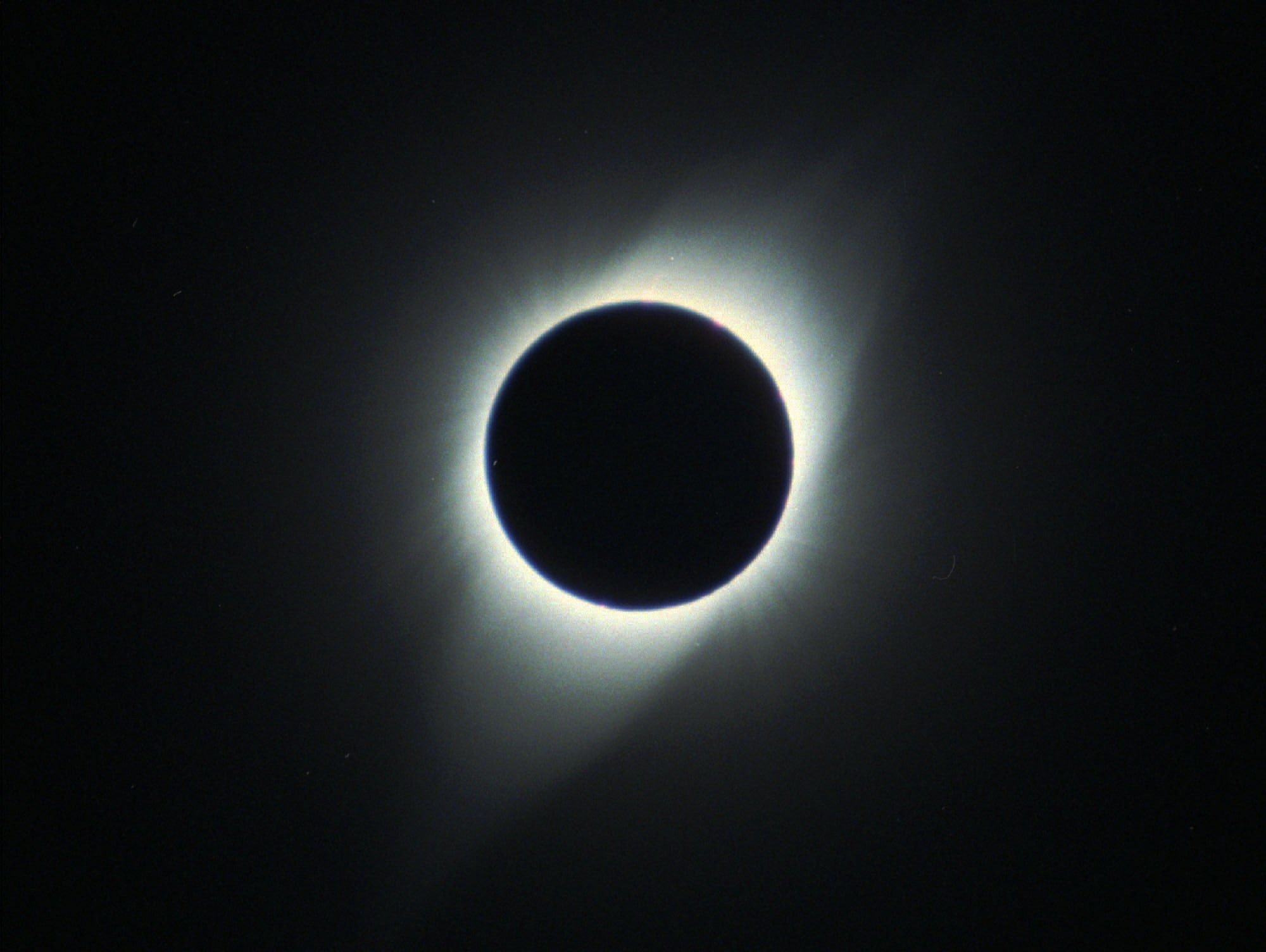 TOTAL ECLIPSE Ολική έκλειψη Ηλίου στην Ευρώπη μετά από 27 χρόνια – Τι θα δούμε το 2026 στον ουρανό