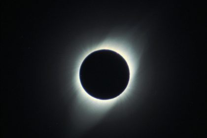 «Ανατρεπτική Ολική Έκλειψη Ηλίου στην Ευρώπη μετά από 27 χρόνια: Έτοιμοι να ζήσουμε το Θέαμα του 2026;»