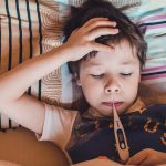 «Επιστροφή στα Θρανία με Ιώσεις: Γρίπη, RSV και Κορονοϊός Σαρώνουν! Ποιες Σημαίες να Σηκώσουν οι Γονείς;»