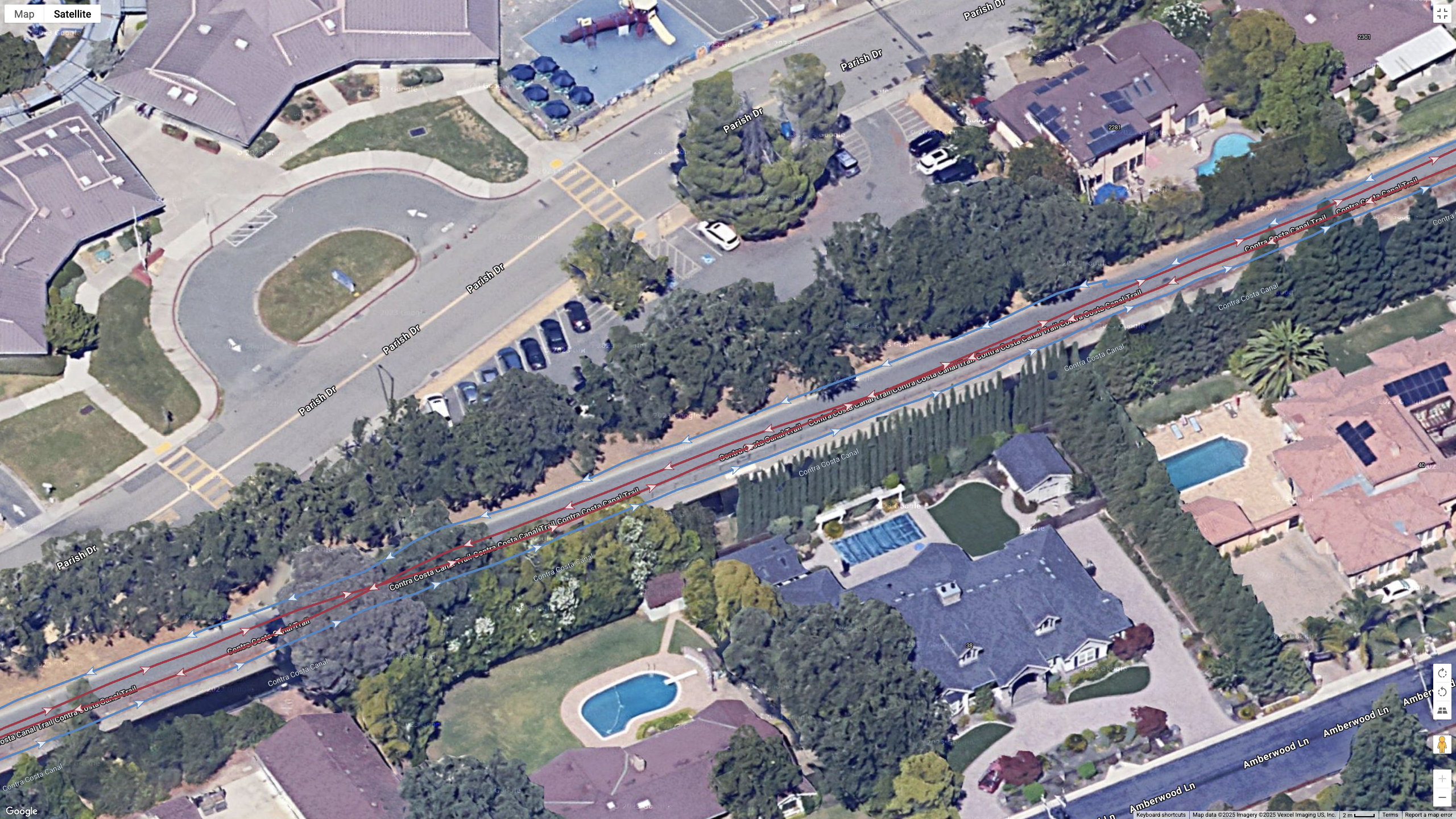 GPS satellite map showing how the COROS NOMAD (red line) and Garmin Forerunner 970 (blue line) compare for GPS accuracy during a run.