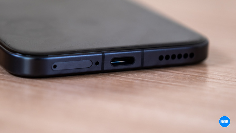 Θύρα USB-C στο Honor Magic8 Pro