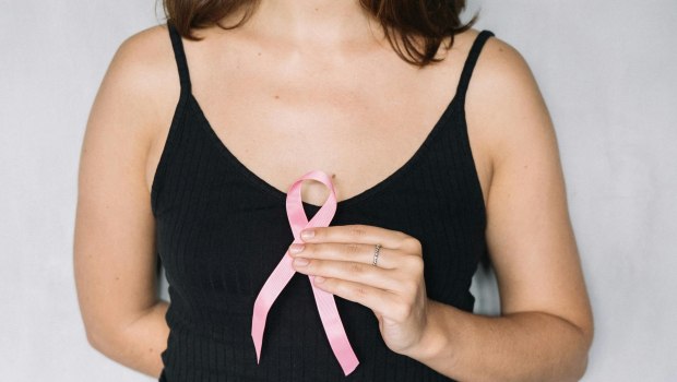 Αποκάλυψη: Νέα Εξέταση Εντοπίζει τον Αόρατο Καρκίνο Μαστού έως και 15 Μήνες Πριν!