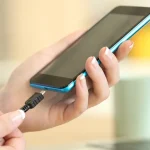 Απίστευτο! Αυτά τα αξεσουάρ ΚΙΝΔΥΝΕΥΟΥΝ ΤΟ SMARTPHONE σου αν τα συνδέσεις στη θύρα USB!