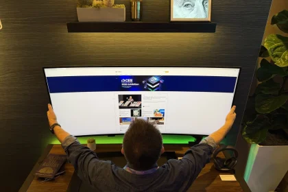 Απίστευτο! Η Dell αποκαλύπτει την κολοσσιαία UltraSharp 52" με 6K ανάλυση και 120Hz ρυθμό ανανέωσης στη CES!