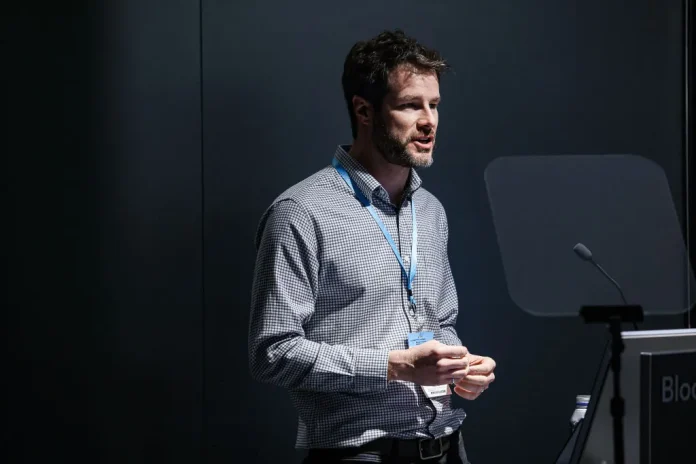 Ο ιδρυτής της Pebble λέει ότι η νέα του εταιρεία «δεν είναι startup»