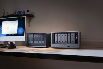 CES 2026: Ο UGREEN μόλις κυκλοφόρησε τους πιο ισχυρούς διακομιστές NAS με διπλά 10 GbE και Thunderbolt 4, 64 GB RAM, πλήρως τοπικό AI και Intel Core Ultra 7 — αυτή είναι μια αναβάθμιση NAS που δεν μπορείτε να χάσετε