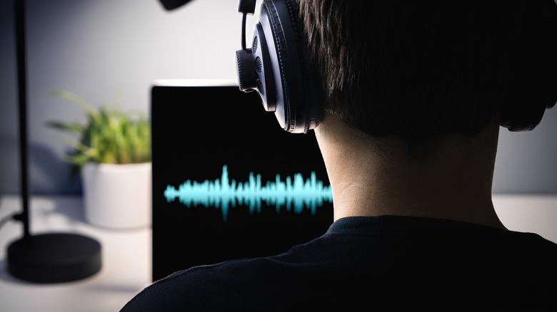 Μια ιδέα δημιουργίας μιας βαθιάς ψεύτικης φωνής με ένα πρόγραμμα υπολογιστή.