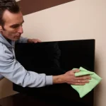 Αποκάλυψη! Ο Σωστός Τρόπος Να Καθαρίζετε την Τηλεόρασή σας για Εκπληκτική Εικόνα!