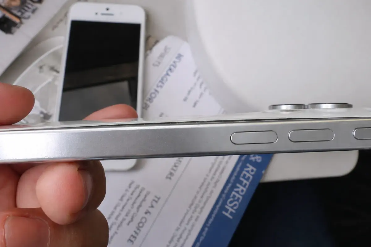 «Σοκ! Νέες αναφορές για φουσκωμένες μπαταρίες στα iPhone – Μήπως το δικό σας είναι το επόμενο;»