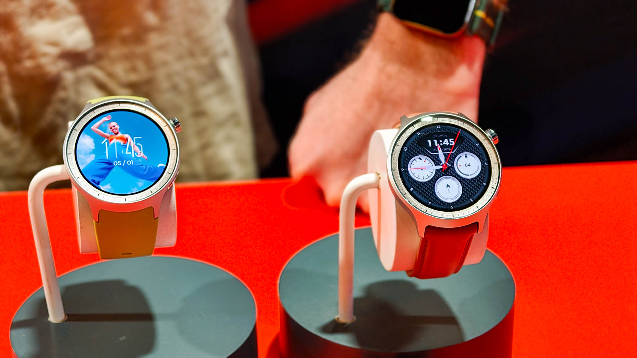 CES 2026: Χρησιμοποίησα το Moto Watch και χαίρομαι που η Motorola εγκατέλειψε το Wear OS και πήγε με την Polar Moto Watch hands-on