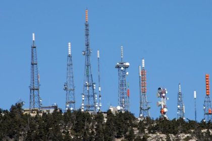 Τρία ρεπορτάζ των "Τυπολογιών" για το πρόβλημα των παρεμβολών στα αεροδρόμια - Τυπολογίες