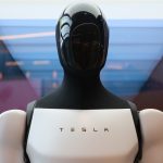 Η δημόσια αποτυχία του ρομπότ Tesla Optimus πρέπει να φανεί για να γίνει πιστευτή
