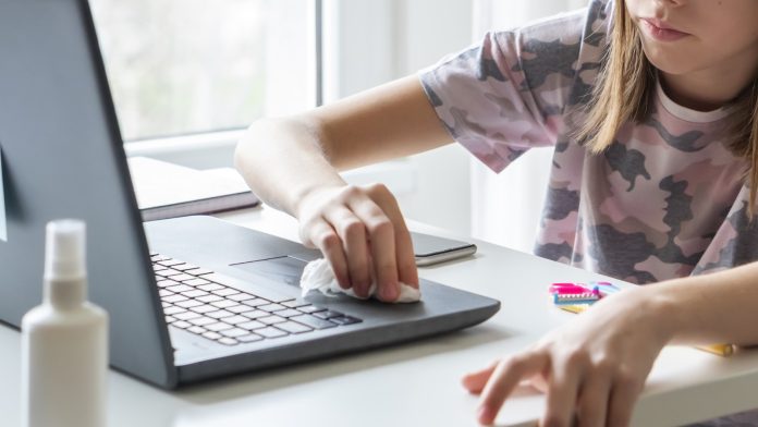 Αυτό το Gadget Amazon 10-σε-1 κάνει τον καθαρισμό των ηλεκτρονικών συσκευών πολύ πιο εύκολο για 15 $