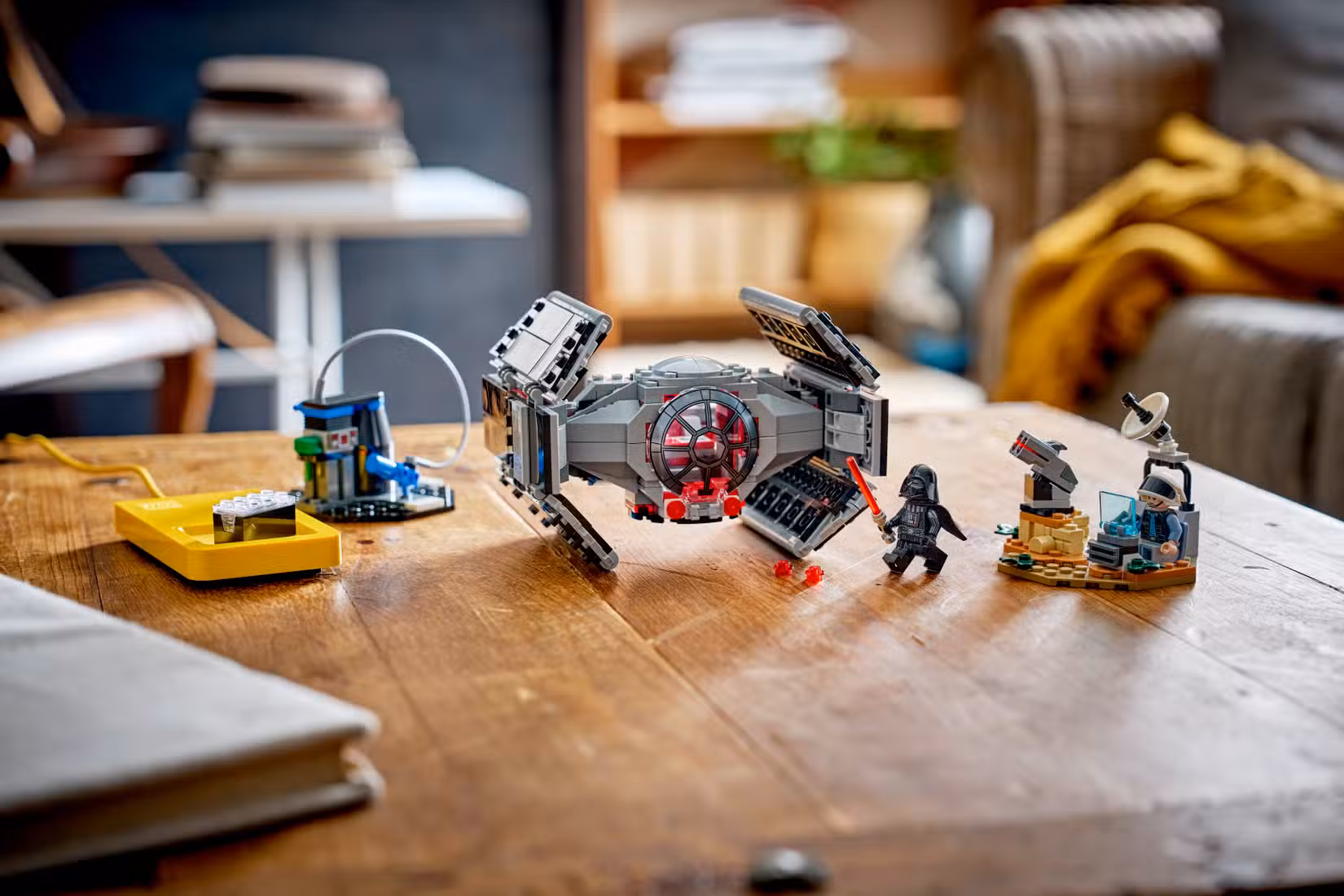 Το σετ Lego Smart Play Darth Vader's TIE Fighter
