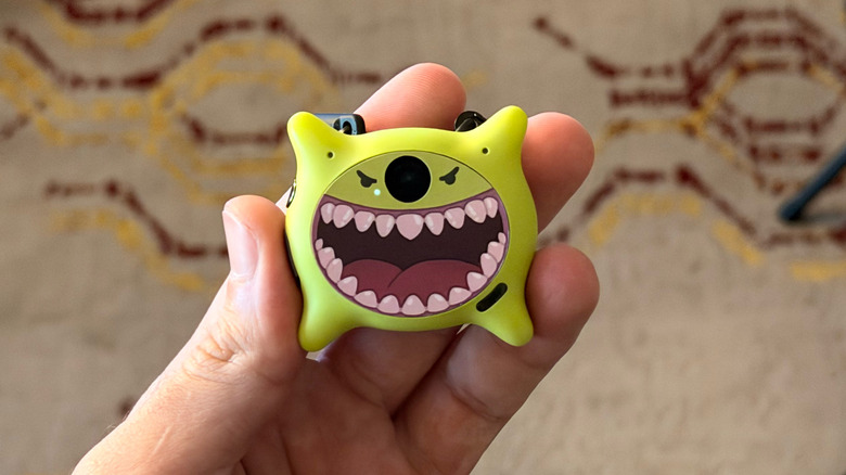 Το Looki L1 είναι ένας νέος σύντροφος AI που μπορείτε να φορέσετε γύρω από το κολιέ σας