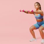 Ανακαλύψτε τη δύναμη του σώματός σας σε 30 λεπτά! Με Pilates και ελαφρούς αλτήρες, σφίξτε τον πυρήνα σας χωρίς κρίσιμες στιγμές!