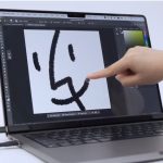 CES 2026: Το αξεσουάρ Snap-On προσθέτει οθόνη αφής στο MacBook σας