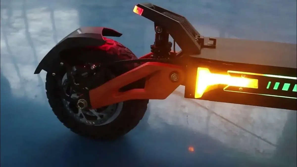 «Αυτή η «ανώμαλη» 2000W πατίνι πιάνει 70 km/h – Σοκαριστική τιμή που δεν θα πιστέψετε!» Kukirin G4