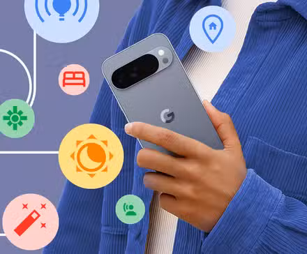 Άτομο που κρατά ένα smartphone Google Pixel, που περιβάλλεται από πολύχρωμα εικονίδια που αντιπροσωπεύουν λειτουργίες αυτοματισμού όπως τοποθεσία, σπίτι, ύπνος και ρουτίνες