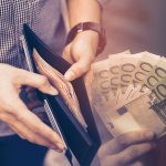 Αλήθεια, πόσο απέχουν οι μισθοί στην Ελλάδα από την κανονικότητα; Μάθε τις shocking αποκαλύψεις!