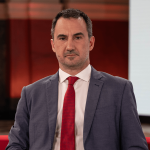 «Αλέξης Χαρίτσης: Δεν θα επιτρέψουμε να συνηθίσουμε στη βία! Το 2026 πρέπει να είναι η χρονιά της ειρήνης και της διεκδίκησης!»