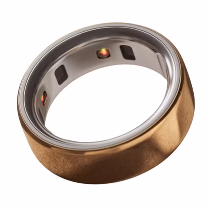 Γνωρίστε τον τέλειο ταξιδιωτικό σύντροφο για το Oura Ring 4 Oura Ring 4 σε λευκό φόντο