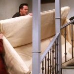 «Ανατροπή: Μαθηματικός Λύνει το Μυστηριώδες «Πρόβλημα του Καναπέ» από τα «Φιλαράκια» - Δείτε πώς!»