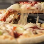 Βρετανία: Ανάσταση της Πίτσας Στο Σπίτι - Τα Σούπερ Μάρκετ Σηκώνουν Αντεπίθεση στην Αγορά!