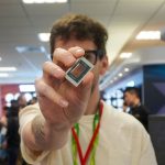 «Η σειρά AMD Ryzen AI 400 υπόσχεται να εξαλείψει το άγχος φόρτισης — Ανακαλύψτε πώς επιτυγχάνει 1,7 φορές υψηλότερη απόδοση χωρίς πρίζα!»