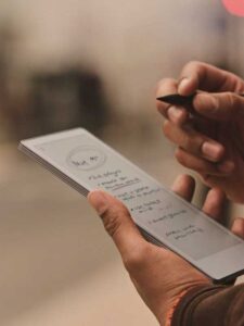 «Ανακαλύψαμε το reMarkable Paper Pro Move: Το επαναστατικό σημειωματάριο που μεταμορφώνει τη ζωή σας!»