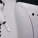 Ανθρωποειδή Ρομπότ: Η Επανάσταση στα Οικιακά Έργα Είναι Εδώ, Αλλά θα Πρέπει να Πληρώσεις Χρυσάφι!