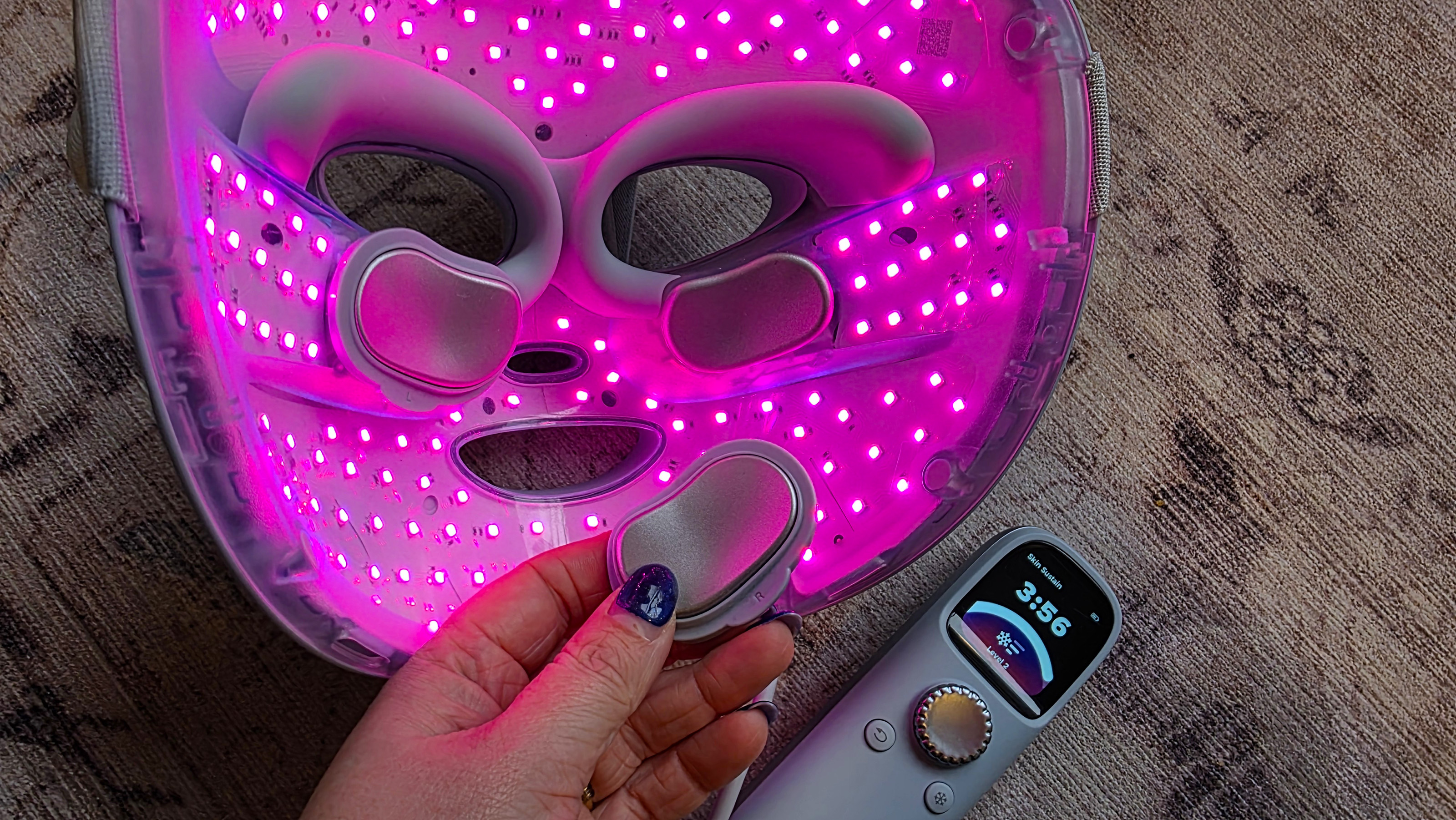 «Shark CryoGlow: Η Ανακαλυψη που Υπόσχεται Θαύματα – Πραγματικά Λειτουργεί ή Είναι Απάτη;» Μάσκα Shark CryoGlow με αφαιρούμενα μπαλώματα ματιών