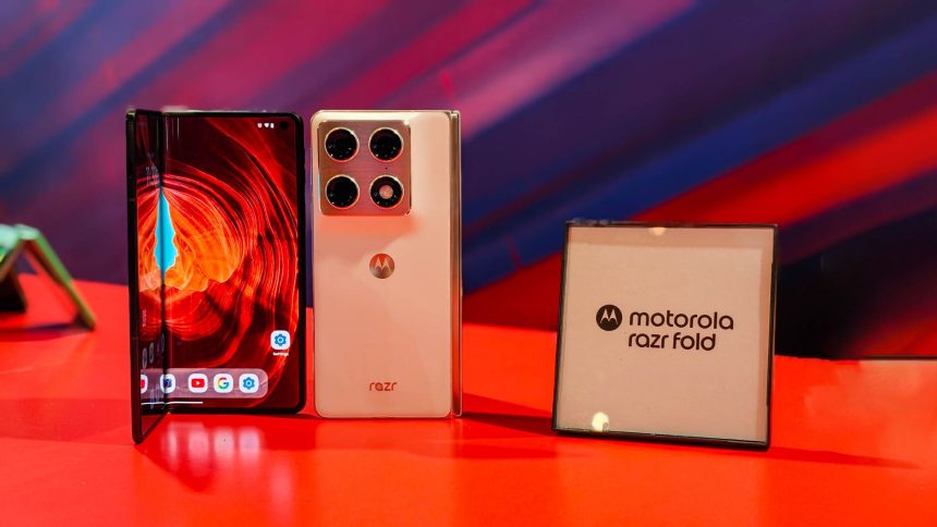 CES 2026: Συνεργάστηκα με το Motorola Razr Fold και είμαι πεπεισμένος ότι είναι ένα από τα πιο συναρπαστικά πτυσσόμενα του 2026