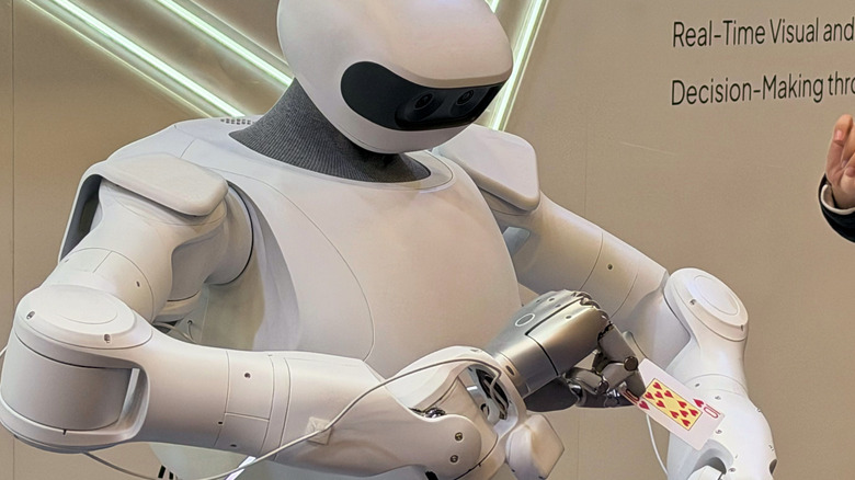 Το ρομπότ της Σάρπα παίζει μπλακτζάκ