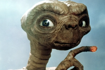 Εξωγήινοι Ήρθαν; Ανατρεπτική Έρευνα Αποκαλύπτει: Επικοινωνούν όπως οι Πυγολαμπίδες!