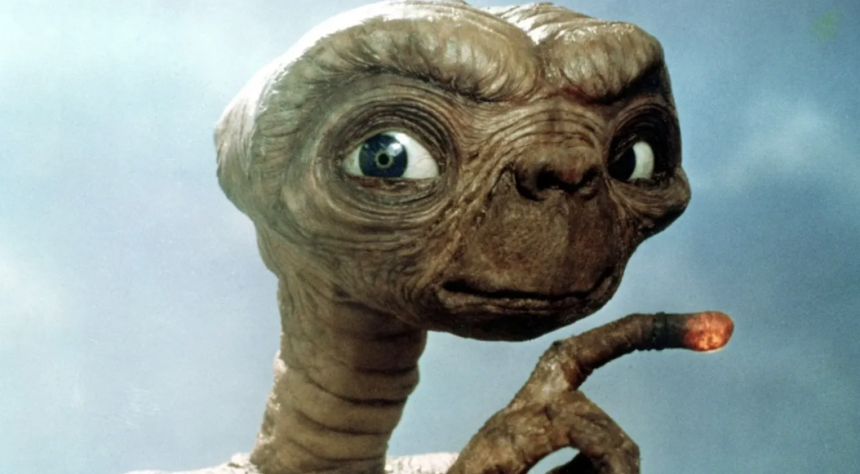 Εξωγήινοι Ήρθαν; Ανατρεπτική Έρευνα Αποκαλύπτει: Επικοινωνούν όπως οι Πυγολαμπίδες!