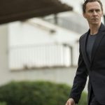 Ο Τομ Χίντλστον Επιστρέφει: Έχει η 10ετής Αναμονή Αξία; Δείτε τους Σκοτεινούς Λόγους Πίσω από την Επιτυχία του!