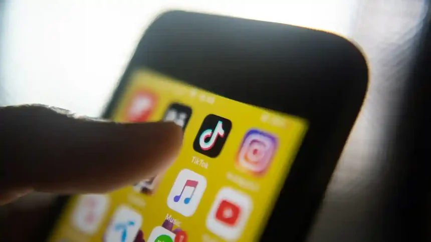 «Απίστευτο: Dating Coach στο TikTok Κατηγορείται για Φοροδιαφυγή Άνω των 300.000€! Δείτε τι αποκαλύπτεται!»