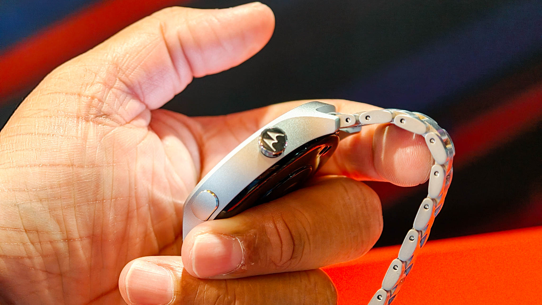 CES 2026: Χρησιμοποίησα το Moto Watch και χαίρομαι που η Motorola εγκατέλειψε το Wear OS και πήγε με την Polar Moto Watch hands-on