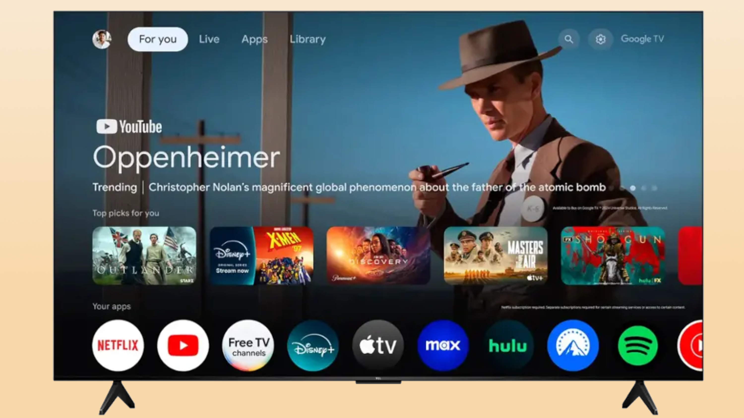 Η τηλεόραση TCL QM5K Mini-LED που εμφανίζει την αρχική οθόνη του Google TV