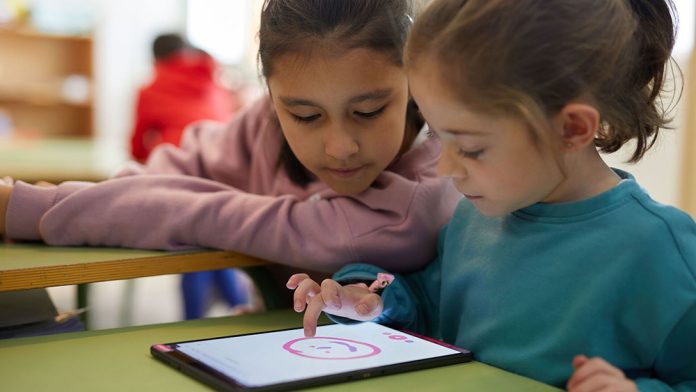 Μάχη για τα Παιδιά: Η Συνεργασία Vodafone και Save the Children για Ασφαλή Διαδίκτυο!