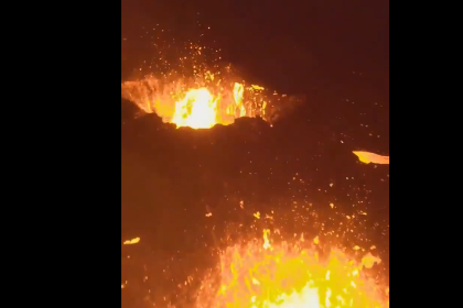 Ανακαλύψτε τις Μαγευτικές Νυχτερινές Σκηνές από τα Ενεργά Ηφαίστεια της Ισλανδίας – Δείτε τις και θα Μείνετε Άφωνοι!