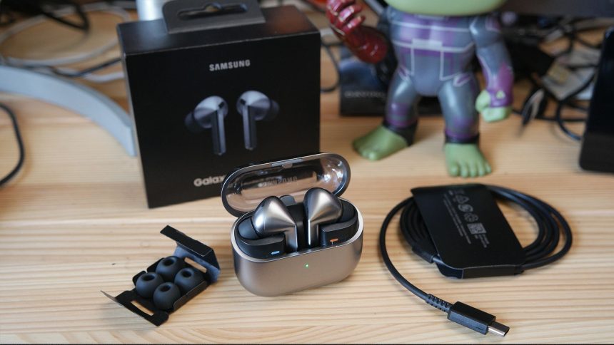 Το Galaxy Buds 4 Pro της Samsung μπορεί να έρθει σε αριστοκρατικό μεταλλικό ροζ χρυσό χρώμα