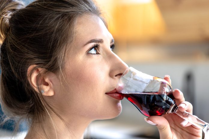 Καρκίνος του Στόματος: Μάθε γιατί Κάθε Ποτό Αυξάνει Τον Κίνδυνο - Σοκαριστικά Στοιχεία!