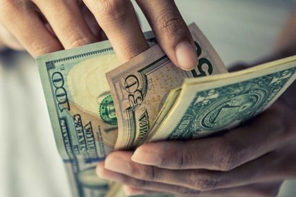 Απίστευτο: Πώς η τεχνητή νοημοσύνη μου χάρισε εκπτώσεις και δωρεάν τηλέφωνο!